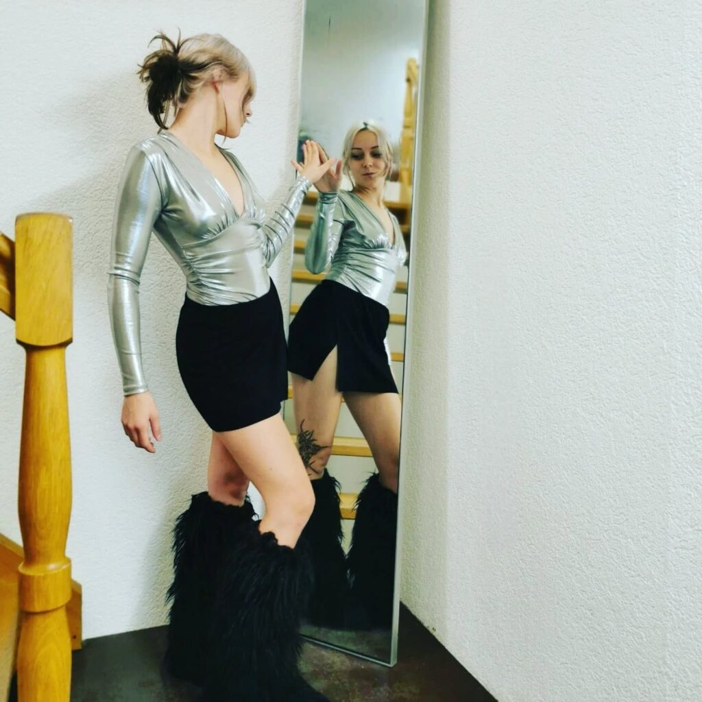Instagram post from dianassecondhand. This post is in position 1.