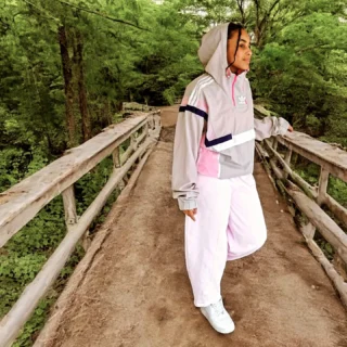 Instagram post from dianassecondhand. This post is in position 9.