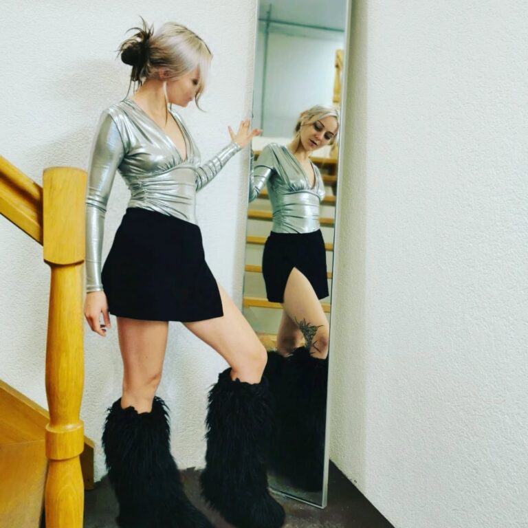Instagram post from dianassecondhand. This post is in position 3.